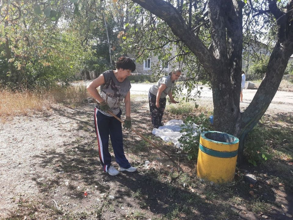 В Калининском районе Горловка продолжается партийный проект Единой России «Городская среда» В Калининском районе Горловка продолжается партийный проект Единой России «Городская среда»