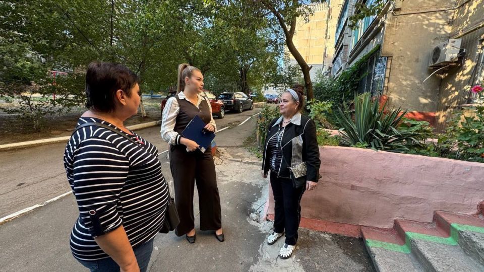 ВСТРЕЧИ С НАСЕЛЕНИЕМ. 28 августа 2025 года во исполнение поручения Главы Донецкой Народной Республики Дениса Пушилина депутаты Горловского городского совета от фракции «Единая Россия» - Роман Конев, Наталия Ботвина, София... ВСТРЕЧИ С НАСЕЛЕНИЕМ. 28 августа 2025 года во исполнение поручения Главы Донецкой Народной Республики Дениса Пушилина депутаты Горловского городского совета от фракции «Единая Россия» - Роман Конев, Наталия Ботвина, София...