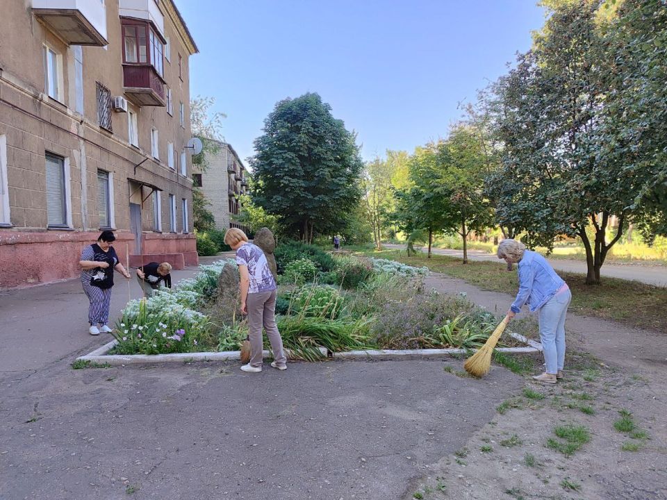 Партийцы Единой России Центрально-Городского района Горловки поддерживают проект «Городская среда» Партийцы Единой России Центрально-Городского района Горловки поддерживают проект «Городская среда»