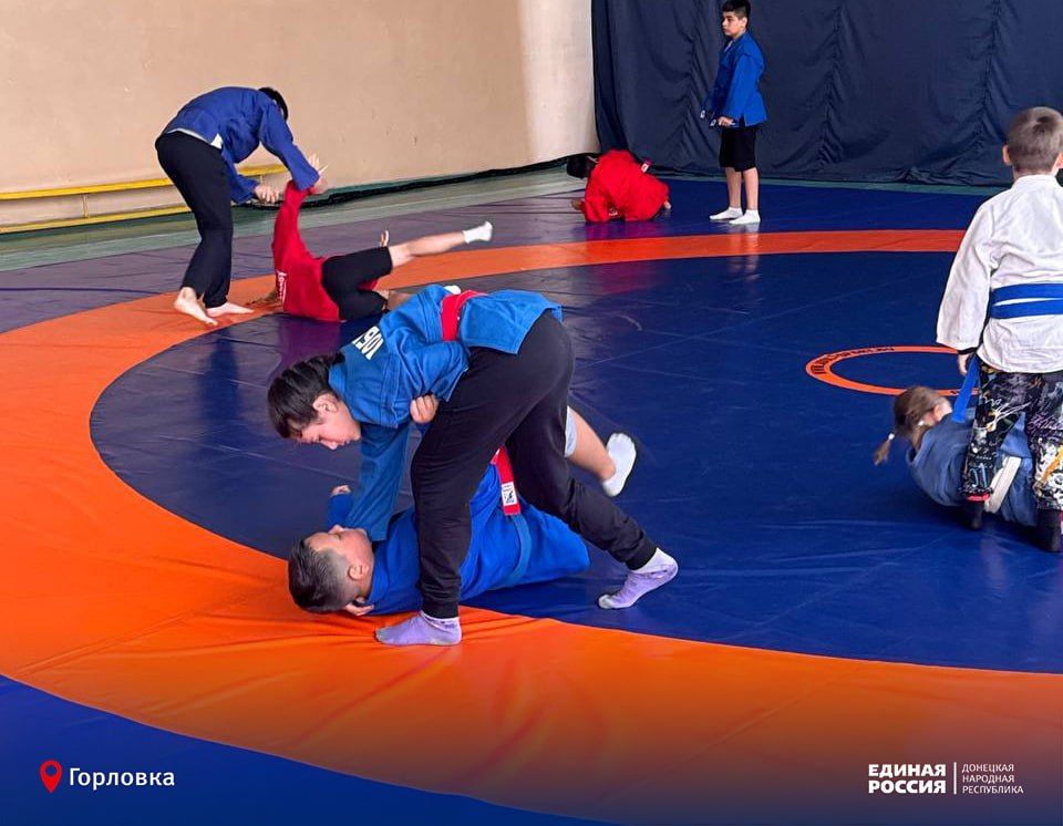 Самбо как путь к мастерству: в Горловке прошли показательные выступления Самбо как путь к мастерству: в Горловке прошли показательные выступления