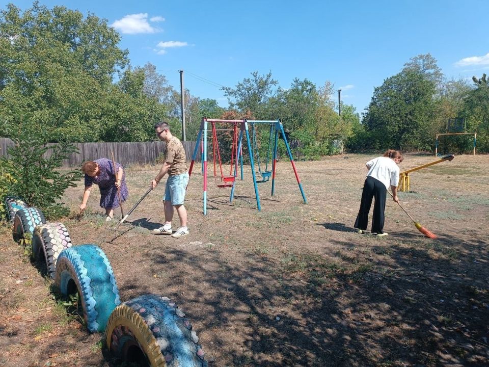 В Калининском районе Горловка продолжается партийный проект Единой России «Городская среда» В Калининском районе Горловка продолжается партийный проект Единой России «Городская среда»