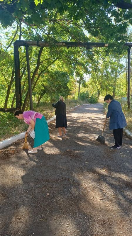 Партийцы Единой России Центрально-Городского района Горловки поддерживают проект «Городская среда» Партийцы Единой России Центрально-Городского района Горловки поддерживают проект «Городская среда»
