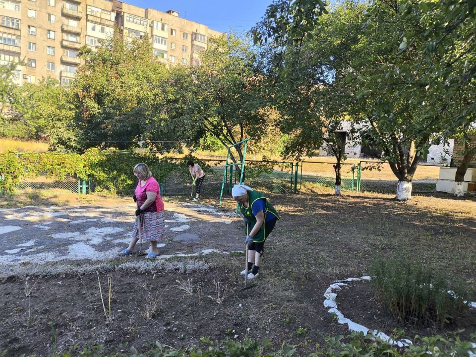 Роман Конев: Партийцы Единой России Центрально-Городского района Горловки поддерживают проект «Городская среда» Роман Конев: Партийцы Единой России Центрально-Городского района Горловки поддерживают проект «Городская среда»