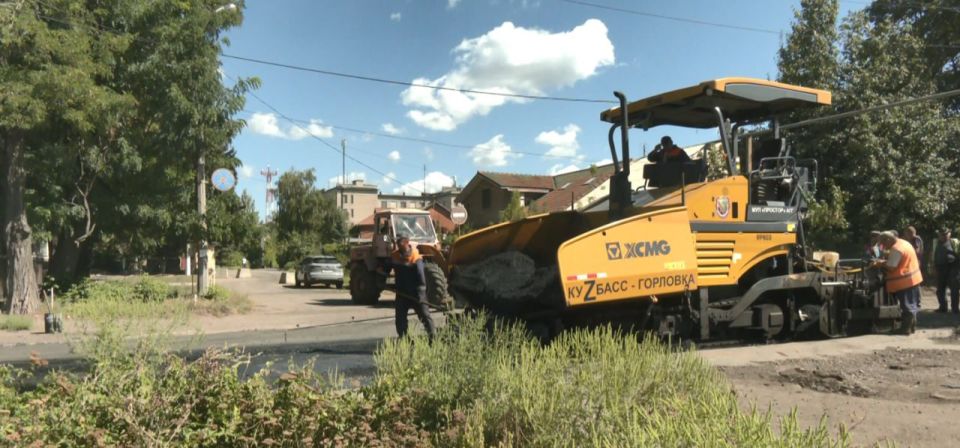 Роман Конев: В прифронтовой Горловке продолжается ремонт дорожного покрытия Роман Конев: В прифронтовой Горловке продолжается ремонт дорожного покрытия