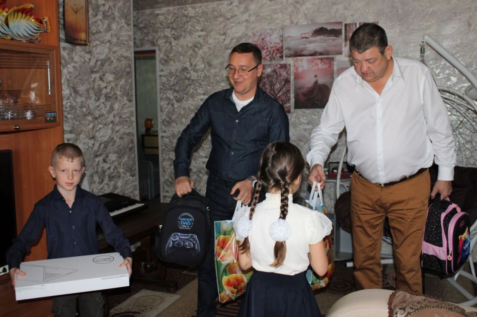 Роман Конев: Совместно с Главой Администрации городского округа Горловка Донецкой Народной Республики Иваном Сергеевичем Приходько ( Роман Конев: Совместно с Главой Администрации городского округа Горловка Донецкой Народной Республики Иваном Сергеевичем Приходько (