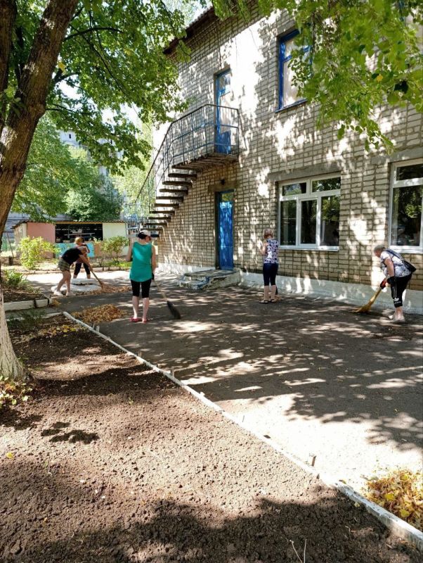 Роман Конев: В Никитовском районе Горловки продолжается масштабный партийный проект Единой России «Городская среда» Роман Конев: В Никитовском районе Горловки продолжается масштабный партийный проект Единой России «Городская среда»