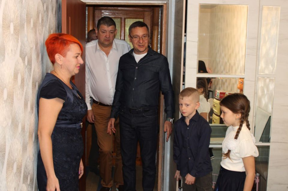 Роман Конев: Совместно с Главой Администрации городского округа Горловка Донецкой Народной Республики Иваном Сергеевичем Приходько ( Роман Конев: Совместно с Главой Администрации городского округа Горловка Донецкой Народной Республики Иваном Сергеевичем Приходько (