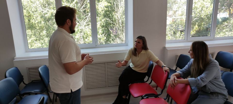 Роман Конев: ВСТРЕЧИ С ЖИТЕЛЯМИ. Во исполнение поручения Главы Донецкой Народной Республики Дениса Пушилина, 29 августа 2025 года, депутаты Горловского городского совета от фракции «Единая Россия» - Наталия Ботвина и Сергей... Роман Конев: ВСТРЕЧИ С ЖИТЕЛЯМИ. Во исполнение поручения Главы Донецкой Народной Республики Дениса Пушилина, 29 августа 2025 года, депутаты Горловского городского совета от фракции «Единая Россия» - Наталия Ботвина и Сергей...