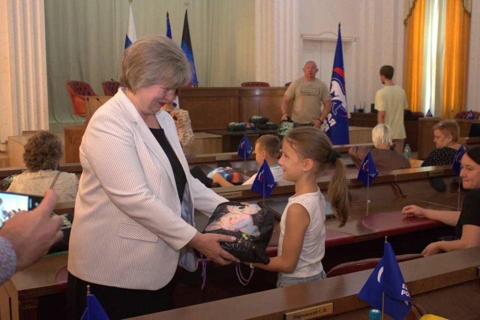 Александр Волошин: В ДНР продолжается всероссийская акция «Собери ребёнка в школу» Александр Волошин: В ДНР продолжается всероссийская акция «Собери ребёнка в школу»