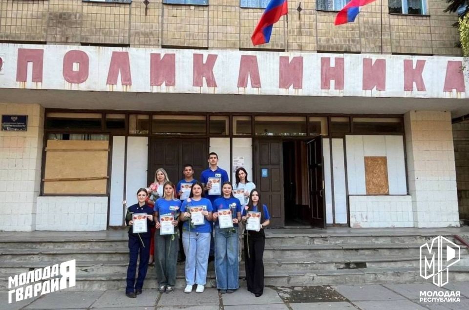 Активистам Молодёжки Горловки были вручены благодарности от главного врача городской больницы № 2 — Нелли Якуненко