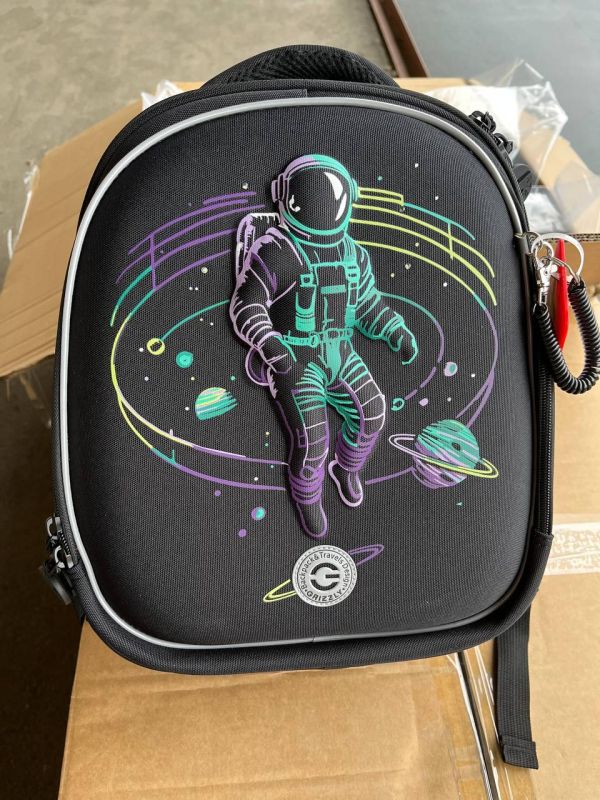 Кузбасс отправил в Горловку ранцы для всех первоклассников города Кузбасс отправил в Горловку ранцы для всех первоклассников города