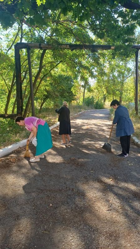 Роман Конев: Партийцы Единой России Центрально-Городского района Горловки поддерживают проект «Городская среда» Роман Конев: Партийцы Единой России Центрально-Городского района Горловки поддерживают проект «Городская среда»