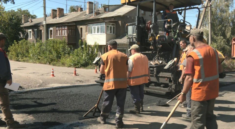 Роман Конев: В прифронтовой Горловке продолжается ремонт дорожного покрытия Роман Конев: В прифронтовой Горловке продолжается ремонт дорожного покрытия