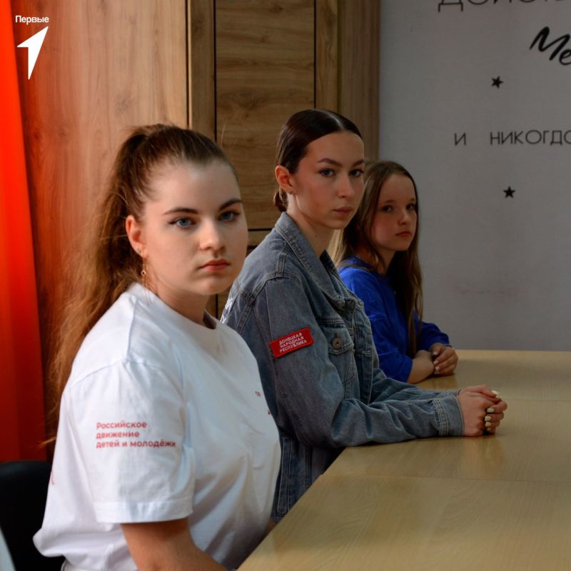 Первые помнят. Сегодня активисты Горловского городского отделения Общероссийского общественно-государственного движения детей и молодежи собрались на памятное мероприятие, посвящённое выдающемуся артисту и общественному... Первые помнят. Сегодня активисты Горловского городского отделения Общероссийского общественно-государственного движения детей и молодежи собрались на памятное мероприятие, посвящённое выдающемуся артисту и общественному...