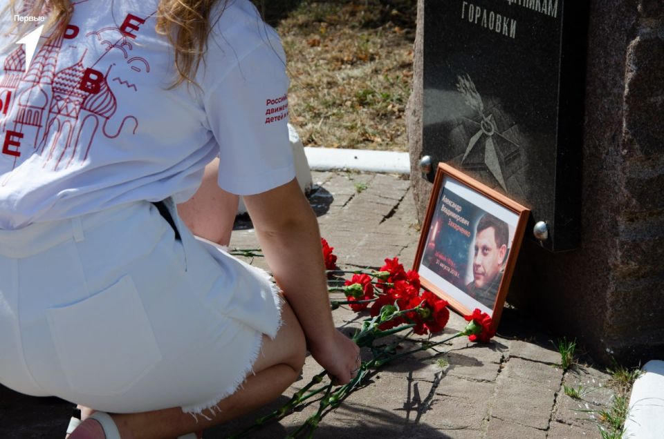 Иван Приходько: Навсегда в наших сердцах. Сегодня мы с благодарностью вспоминаем человека огромной смелости и доброго сердца — первого Главу нашей Республики Александра Владимировича Захарченко Иван Приходько: Навсегда в наших сердцах. Сегодня мы с благодарностью вспоминаем человека огромной смелости и доброго сердца — первого Главу нашей Республики Александра Владимировича Захарченко