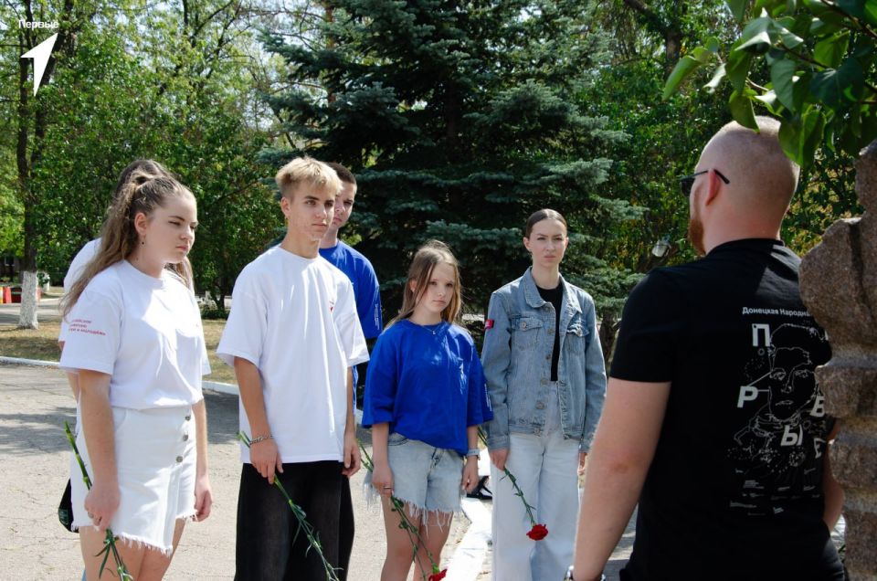 Иван Приходько: Навсегда в наших сердцах. Сегодня мы с благодарностью вспоминаем человека огромной смелости и доброго сердца — первого Главу нашей Республики Александра Владимировича Захарченко Иван Приходько: Навсегда в наших сердцах. Сегодня мы с благодарностью вспоминаем человека огромной смелости и доброго сердца — первого Главу нашей Республики Александра Владимировича Захарченко