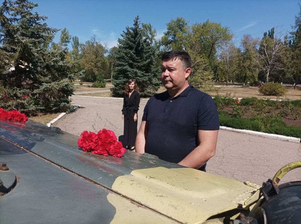 В Центрально-Городском районе Горловки состоялось мероприятие в память о первом Главе Донецкой Народной Республики Александре Захарченко В Центрально-Городском районе Горловки состоялось мероприятие в память о первом Главе Донецкой Народной Республики Александре Захарченко