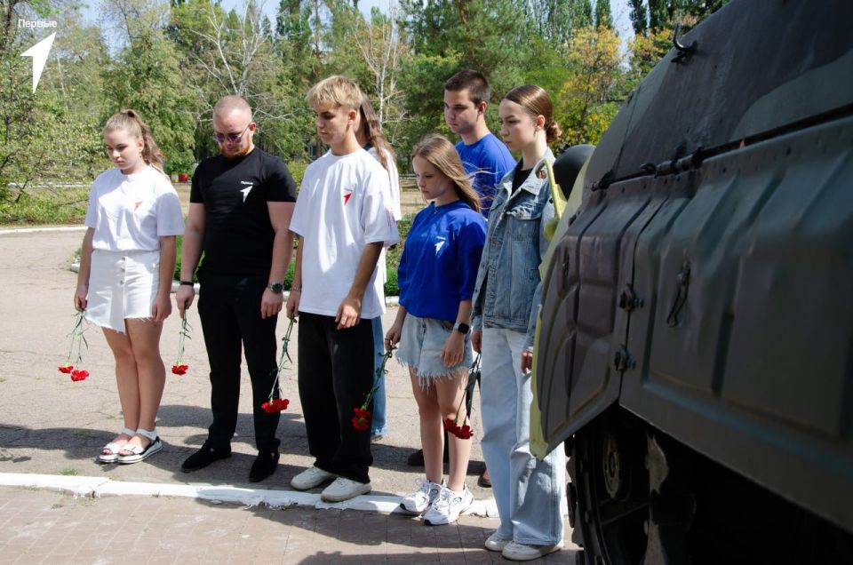 Иван Приходько: Навсегда в наших сердцах. Сегодня мы с благодарностью вспоминаем человека огромной смелости и доброго сердца — первого Главу нашей Республики Александра Владимировича Захарченко Иван Приходько: Навсегда в наших сердцах. Сегодня мы с благодарностью вспоминаем человека огромной смелости и доброго сердца — первого Главу нашей Республики Александра Владимировича Захарченко