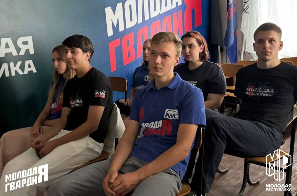 Молодёжка Горловки почтила память первого Главы ДНР