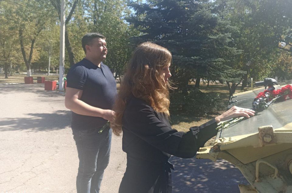 В Центрально-Городском районе Горловки состоялось мероприятие в память о первом Главе Донецкой Народной Республики Александре Захарченко В Центрально-Городском районе Горловки состоялось мероприятие в память о первом Главе Донецкой Народной Республики Александре Захарченко