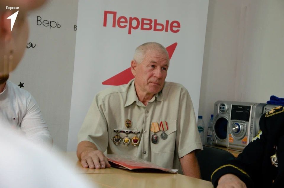 Иван Приходько: День шахтёра с Первыми. В Горловке состоялось торжественное мероприятие, посвящённое Дню шахтёра! Ключевым моментом праздника стала прямая линия с нашим шеф-регионом — Кузбассом, городом Прокопьевском Иван Приходько: День шахтёра с Первыми. В Горловке состоялось торжественное мероприятие, посвящённое Дню шахтёра! Ключевым моментом праздника стала прямая линия с нашим шеф-регионом — Кузбассом, городом Прокопьевском