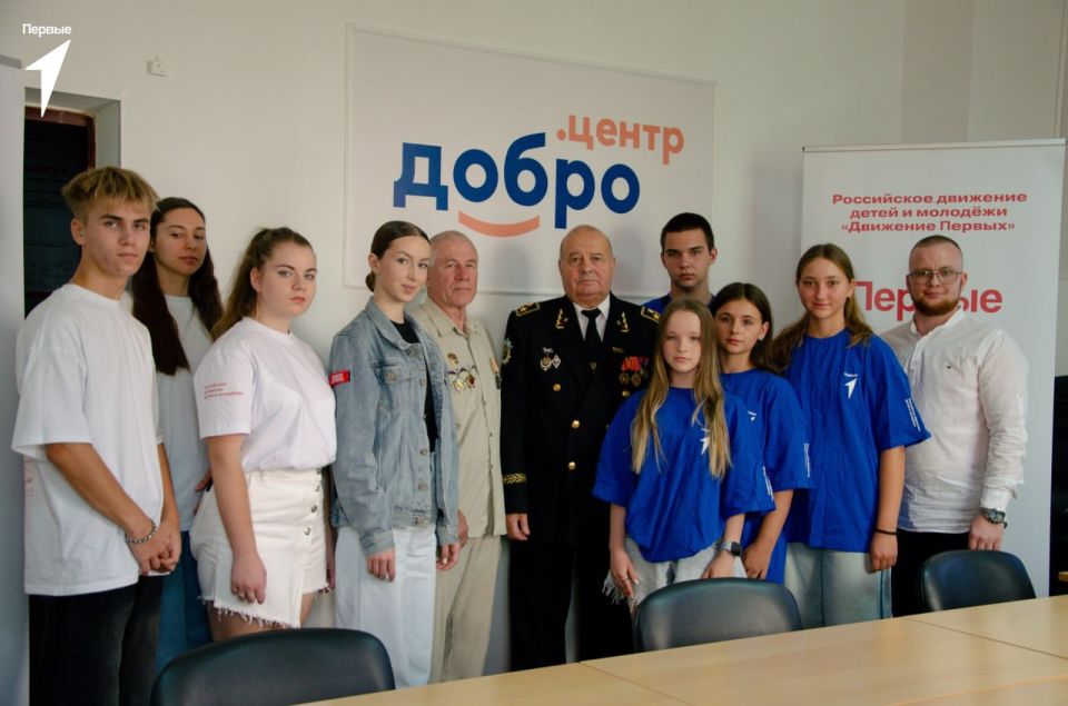 Иван Приходько: День шахтёра с Первыми. В Горловке состоялось торжественное мероприятие, посвящённое Дню шахтёра! Ключевым моментом праздника стала прямая линия с нашим шеф-регионом — Кузбассом, городом Прокопьевском