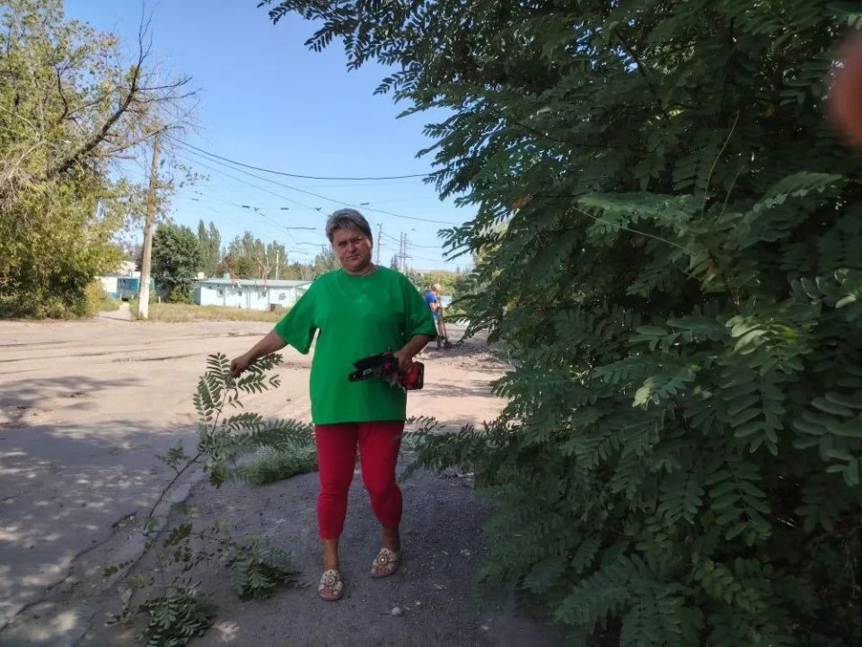 Общее дело: неравнодушные жители поселка шахты «Кочегарка» Центрально-Городского района Горловки по личной инициативе вышли на субботник Общее дело: неравнодушные жители поселка шахты «Кочегарка» Центрально-Городского района Горловки по личной инициативе вышли на субботник