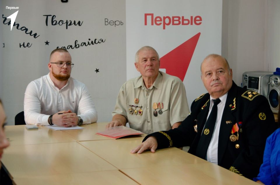 Иван Приходько: День шахтёра с Первыми. В Горловке состоялось торжественное мероприятие, посвящённое Дню шахтёра! Ключевым моментом праздника стала прямая линия с нашим шеф-регионом — Кузбассом, городом Прокопьевском Иван Приходько: День шахтёра с Первыми. В Горловке состоялось торжественное мероприятие, посвящённое Дню шахтёра! Ключевым моментом праздника стала прямая линия с нашим шеф-регионом — Кузбассом, городом Прокопьевском