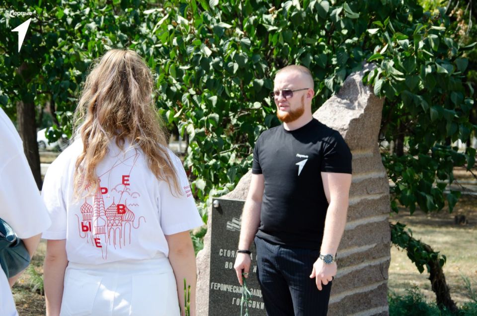 Иван Приходько: Навсегда в наших сердцах. Сегодня мы с благодарностью вспоминаем человека огромной смелости и доброго сердца — первого Главу нашей Республики Александра Владимировича Захарченко Иван Приходько: Навсегда в наших сердцах. Сегодня мы с благодарностью вспоминаем человека огромной смелости и доброго сердца — первого Главу нашей Республики Александра Владимировича Захарченко