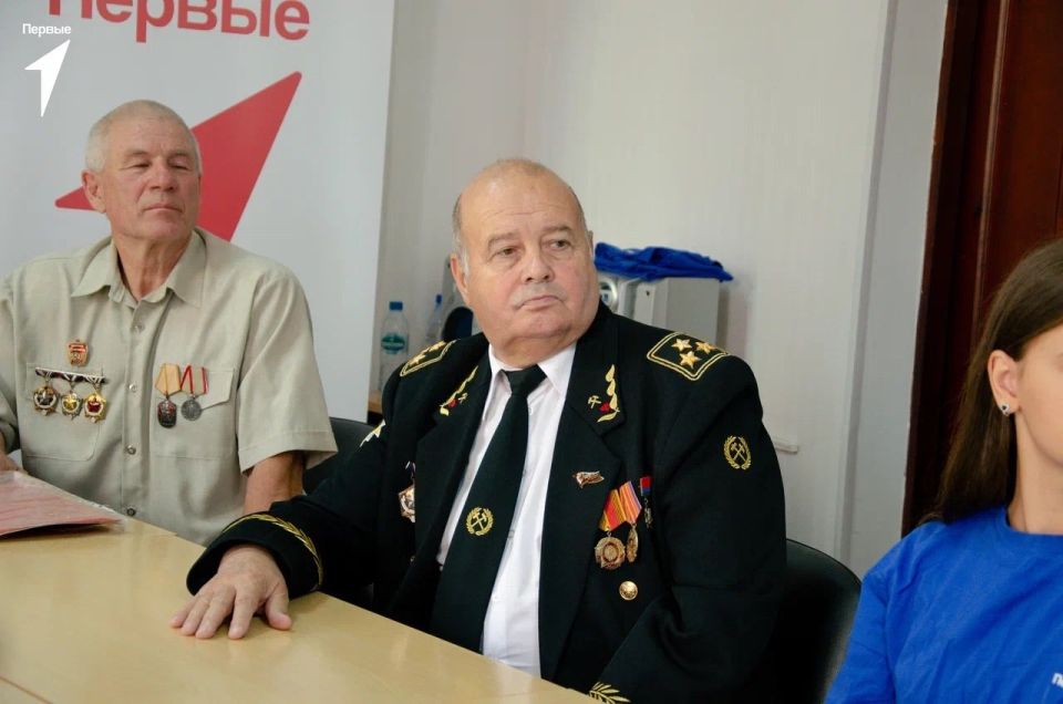 Иван Приходько: День шахтёра с Первыми. В Горловке состоялось торжественное мероприятие, посвящённое Дню шахтёра! Ключевым моментом праздника стала прямая линия с нашим шеф-регионом — Кузбассом, городом Прокопьевском Иван Приходько: День шахтёра с Первыми. В Горловке состоялось торжественное мероприятие, посвящённое Дню шахтёра! Ключевым моментом праздника стала прямая линия с нашим шеф-регионом — Кузбассом, городом Прокопьевском