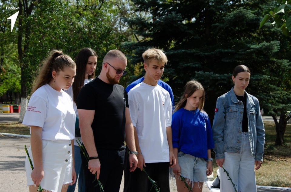 Иван Приходько: Навсегда в наших сердцах. Сегодня мы с благодарностью вспоминаем человека огромной смелости и доброго сердца — первого Главу нашей Республики Александра Владимировича Захарченко Иван Приходько: Навсегда в наших сердцах. Сегодня мы с благодарностью вспоминаем человека огромной смелости и доброго сердца — первого Главу нашей Республики Александра Владимировича Захарченко