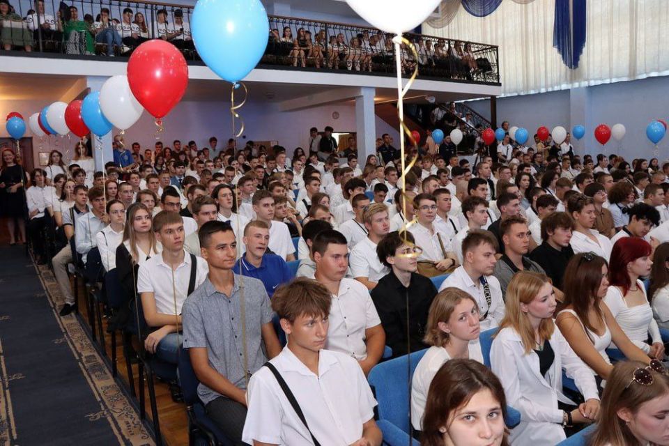 Денис Пушилин: Почти 72 тысячи студентов приступили сегодня к обучению в Донецкой Народной Республике Денис Пушилин: Почти 72 тысячи студентов приступили сегодня к обучению в Донецкой Народной Республике