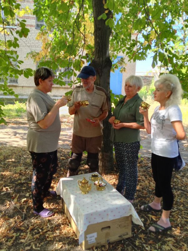 В Центрально-Городском районе Горловки продолжается акция «Добрые соседи» В Центрально-Городском районе Горловки продолжается акция «Добрые соседи»