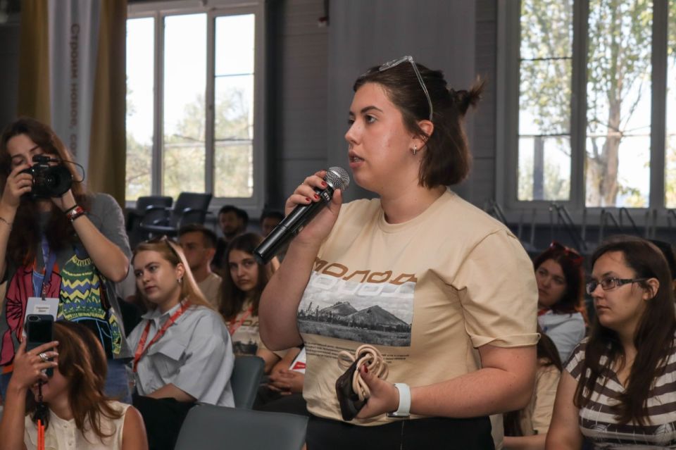 Иван Приходько: На форуме молодежи Донбасса рассказал о текущей ситуации в Горловке и существующих сложностях, связанных с дистанционным обучением, перебоями с водой и продолжающимися атаками со стороны украинских... Иван Приходько: На форуме молодежи Донбасса рассказал о текущей ситуации в Горловке и существующих сложностях, связанных с дистанционным обучением, перебоями с водой и продолжающимися атаками со стороны украинских...