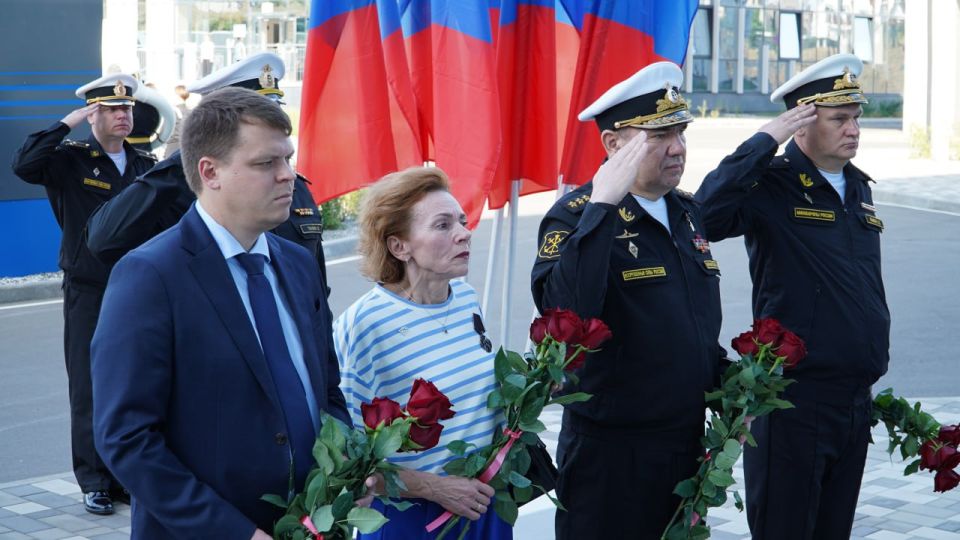 Нахимовскому военно-морскому училищу присвоено имя дважды Героя России, генерал-майора Михаила Гудкова Нахимовскому военно-морскому училищу присвоено имя дважды Героя России, генерал-майора Михаила Гудкова