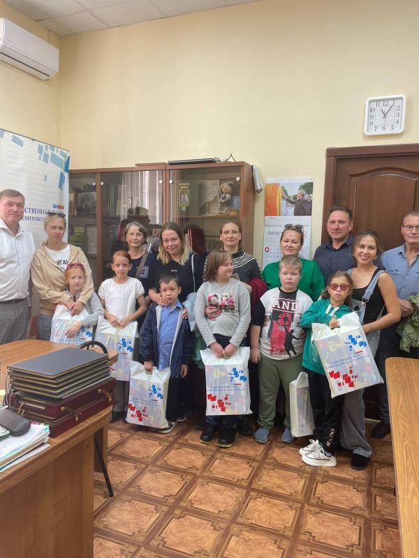 В Кузбассе прошла 19-я акция «Помоги собраться в школу» В Кузбассе прошла 19-я акция «Помоги собраться в школу»