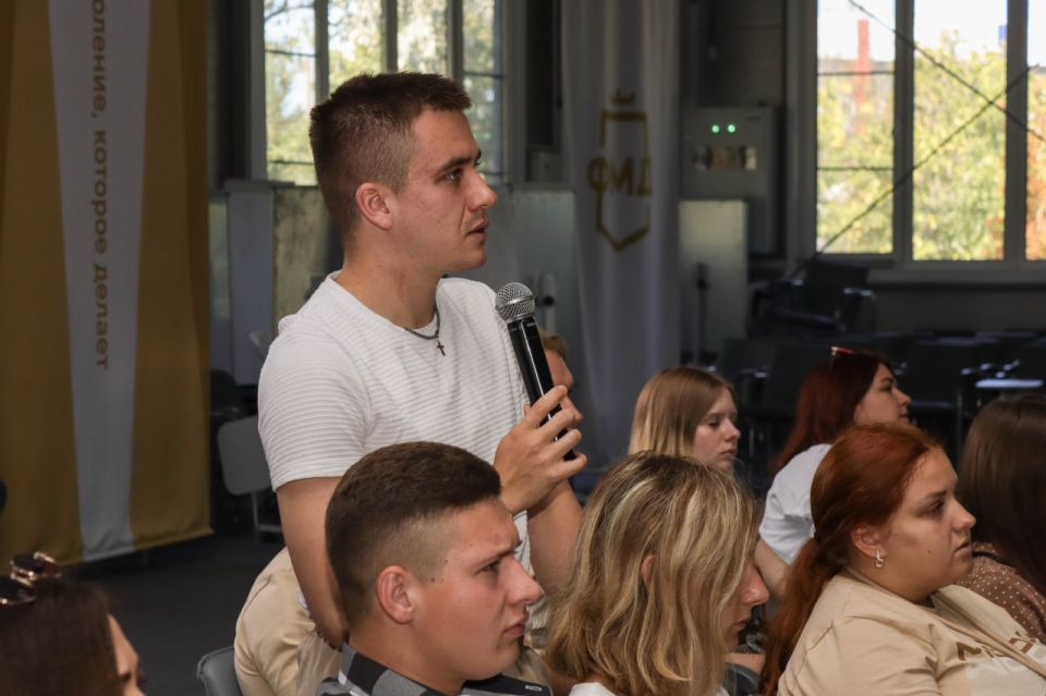 Иван Приходько: На форуме молодежи Донбасса рассказал о текущей ситуации в Горловке и существующих сложностях, связанных с дистанционным обучением, перебоями с водой и продолжающимися атаками со стороны украинских... Иван Приходько: На форуме молодежи Донбасса рассказал о текущей ситуации в Горловке и существующих сложностях, связанных с дистанционным обучением, перебоями с водой и продолжающимися атаками со стороны украинских...