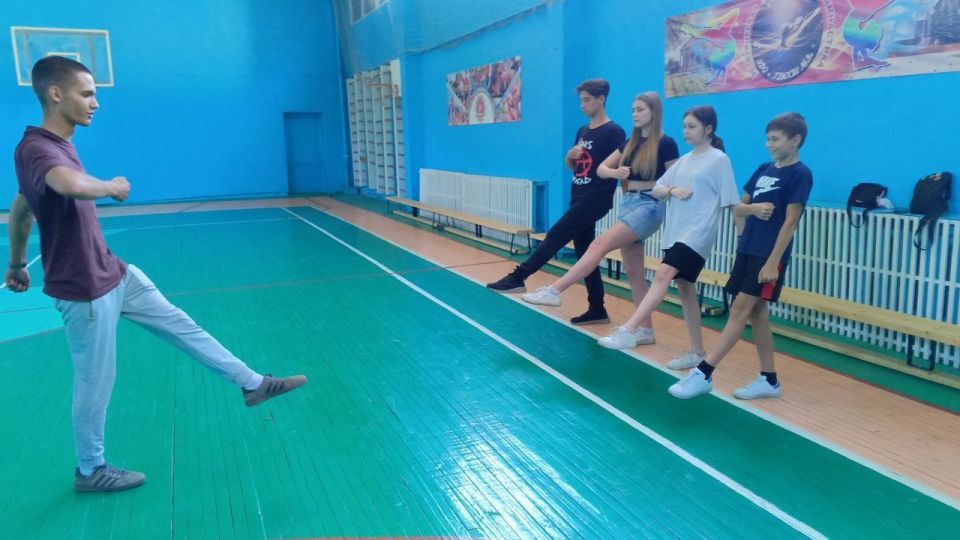 01.09.2025. Юнармейцы ВПК «Амазонки», ВПК «КОРСА» имени Героя РФ, Героя ДНР О. С. Качуры г. Горловки провели занятие по строевой подготовке