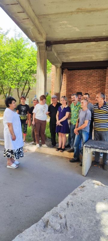 Роман Конев: ВСТРЕЧИ С ЖИТЕЛЯМИ. Во исполнение поручения Главы Донецкой Народной Республики Дениса Пушилина, 1 сентября 2025 года, депутаты Горловского городского совета Донецкой Народной Республики от фракции «Единая... Роман Конев: ВСТРЕЧИ С ЖИТЕЛЯМИ. Во исполнение поручения Главы Донецкой Народной Республики Дениса Пушилина, 1 сентября 2025 года, депутаты Горловского городского совета Донецкой Народной Республики от фракции «Единая...