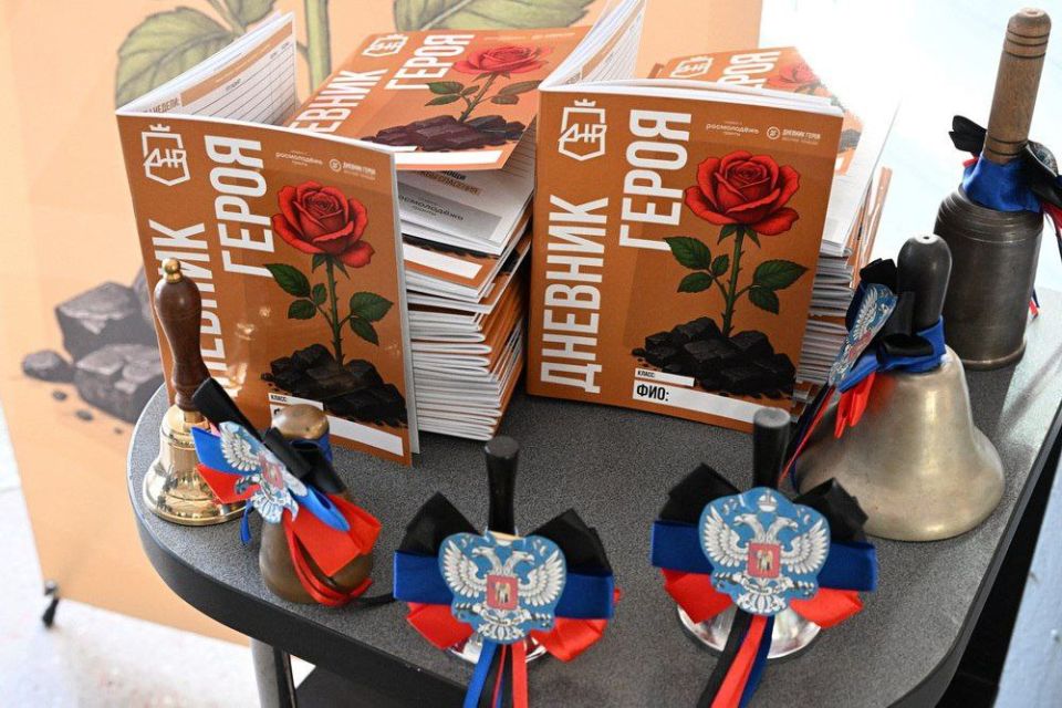 Денис Пушилин: Поздравил учеников родного макеевского лицея №1 с новым учебным годом Денис Пушилин: Поздравил учеников родного макеевского лицея №1 с новым учебным годом