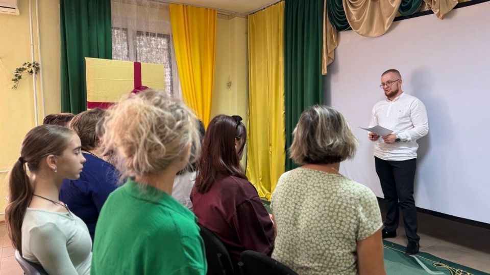 Роман Конев: ВСТРЕЧИ С ЖИТЕЛЯМИ. Во исполнение поручения Главы Донецкой Народной Республики Дениса Пушилина, 1 сентября 2025 года, депутаты Горловского городского совета Донецкой Народной Республики от фракции «Единая... Роман Конев: ВСТРЕЧИ С ЖИТЕЛЯМИ. Во исполнение поручения Главы Донецкой Народной Республики Дениса Пушилина, 1 сентября 2025 года, депутаты Горловского городского совета Донецкой Народной Республики от фракции «Единая...