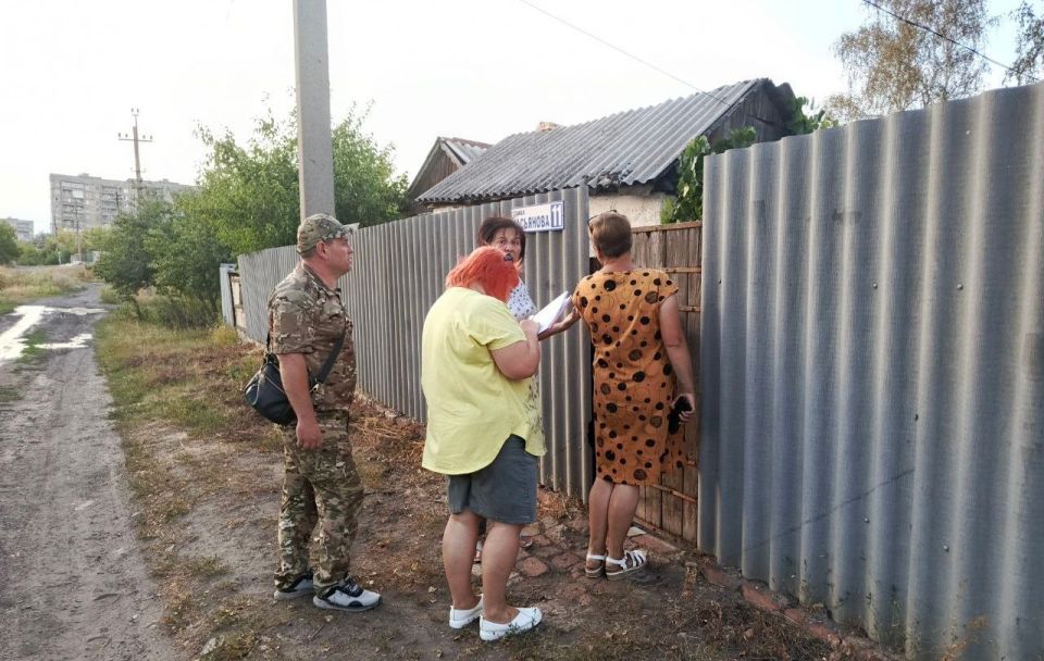 Иван Приходько: Во исполнение указания Главы Донецкой Народной Республики Дениса Владимировича Пушилина и для рассмотрения жалоб от населения, сегодня, 1 сентября, в одном из поселков Центрально-Городского района Горловки... Иван Приходько: Во исполнение указания Главы Донецкой Народной Республики Дениса Владимировича Пушилина и для рассмотрения жалоб от населения, сегодня, 1 сентября, в одном из поселков Центрально-Городского района Горловки...