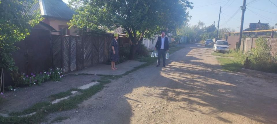 Роман Конев: 2 сентября 2025 года во исполнение поручения Главы Донецкой Народной Республики депутаты Горловского городского совета Донецкой Народной Республики Николай Гальченко, Светлана Евсеенко, Даниил Карабаев, Алексей... Роман Конев: 2 сентября 2025 года во исполнение поручения Главы Донецкой Народной Республики депутаты Горловского городского совета Донецкой Народной Республики Николай Гальченко, Светлана Евсеенко, Даниил Карабаев, Алексей...