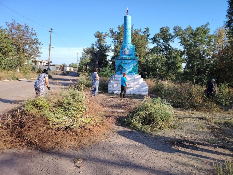 Жители поселка Зайцево по личной инициативе вышли на субботник