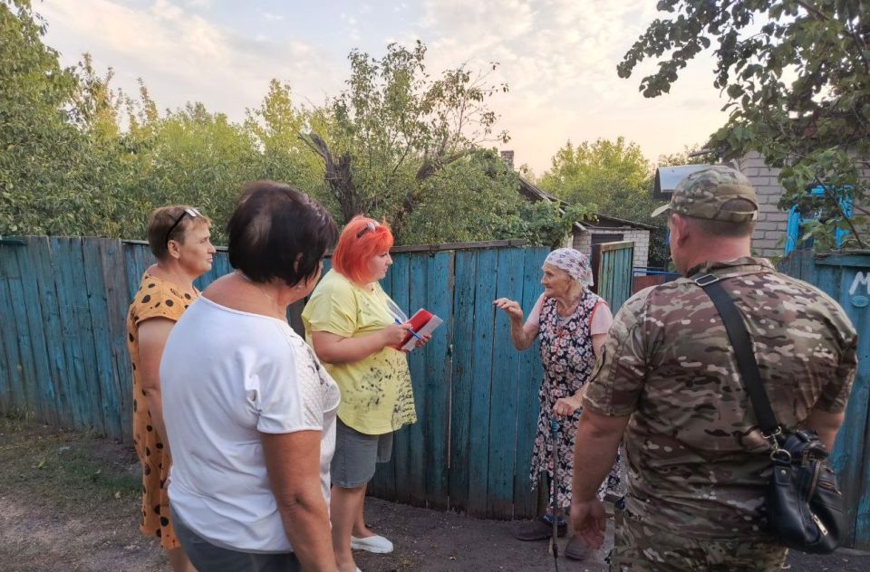 Роман Конев: Во исполнение указания Главы Донецкой Народной Республики Дениса Владимировича Пушилина и для рассмотрения жалоб от населения, 1 сентября в одном из посёлков Центрально-Городского района Горловки была проведена... Роман Конев: Во исполнение указания Главы Донецкой Народной Республики Дениса Владимировича Пушилина и для рассмотрения жалоб от населения, 1 сентября в одном из посёлков Центрально-Городского района Горловки была проведена...