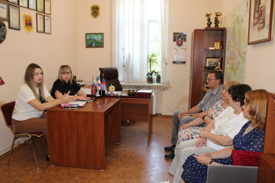 Роман Конев: ВСТРЕЧИ С ЖИТЕЛЯМИ. 2 сентября 2025 года депутаты Горловского городского совета Донецкой Народной Республики от фракции «Единая Россия» - София Потапова и Сергей Медведев провели встречи с жителями, во...