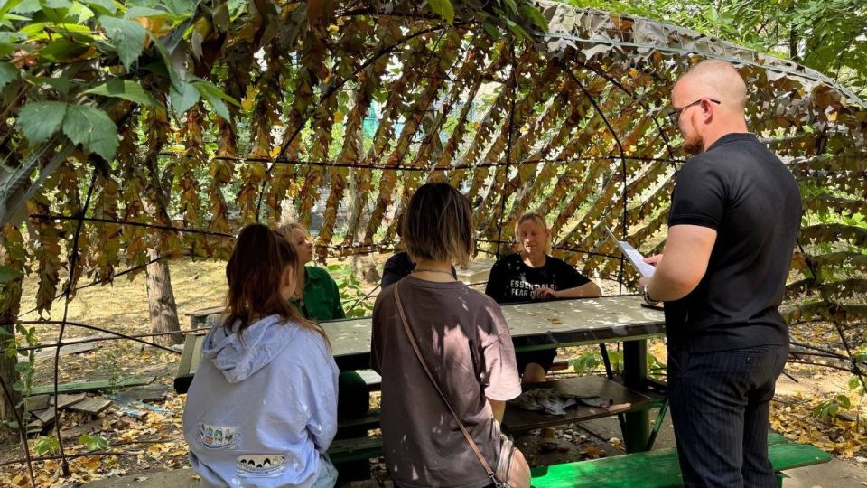 Роман Конев: ВСТРЕЧИ С ЖИТЕЛЯМИ. 2 сентября 2025 года депутаты Горловского городского совета Донецкой Народной Республики от фракции «Единая Россия» - Сергей Третьяков, Даниил Карабаев, Максим Лебедев, Нелля Якуненко, Олег...