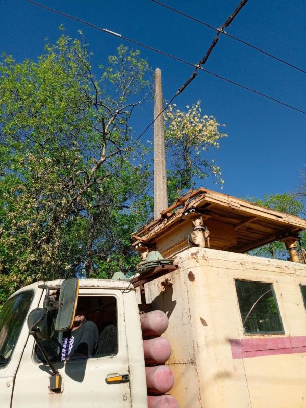 Иван Приходько: Сегодня специалистами муниципального унитарного предприятия «Трамвайно-троллейбусное управление» администрации городского округа Горловка Донецкой Народной Республики было произведено подключение контактной...