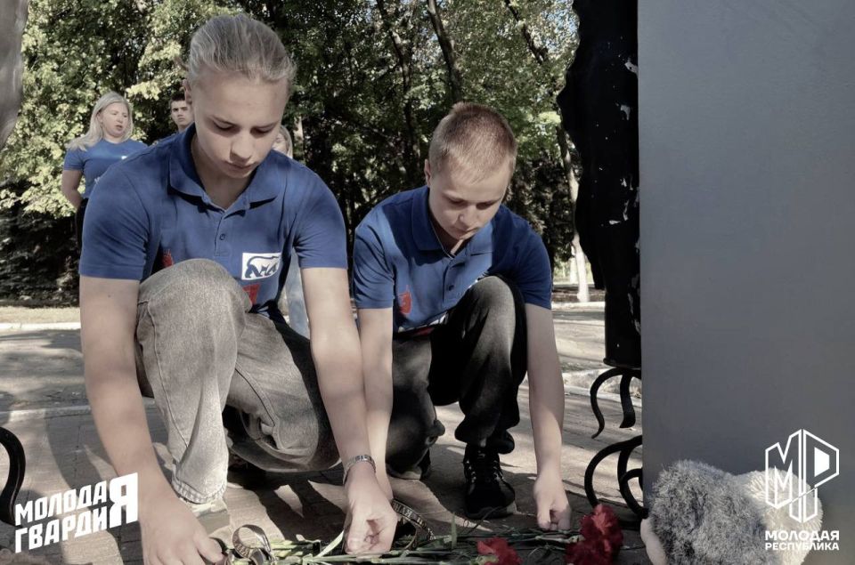 Молодёжка Горловки почтила память погибших в Беслане Молодёжка Горловки почтила память погибших в Беслане