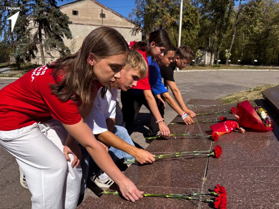 Первые возложили цветы в День окончания Второй мировой войны Первые возложили цветы в День окончания Второй мировой войны